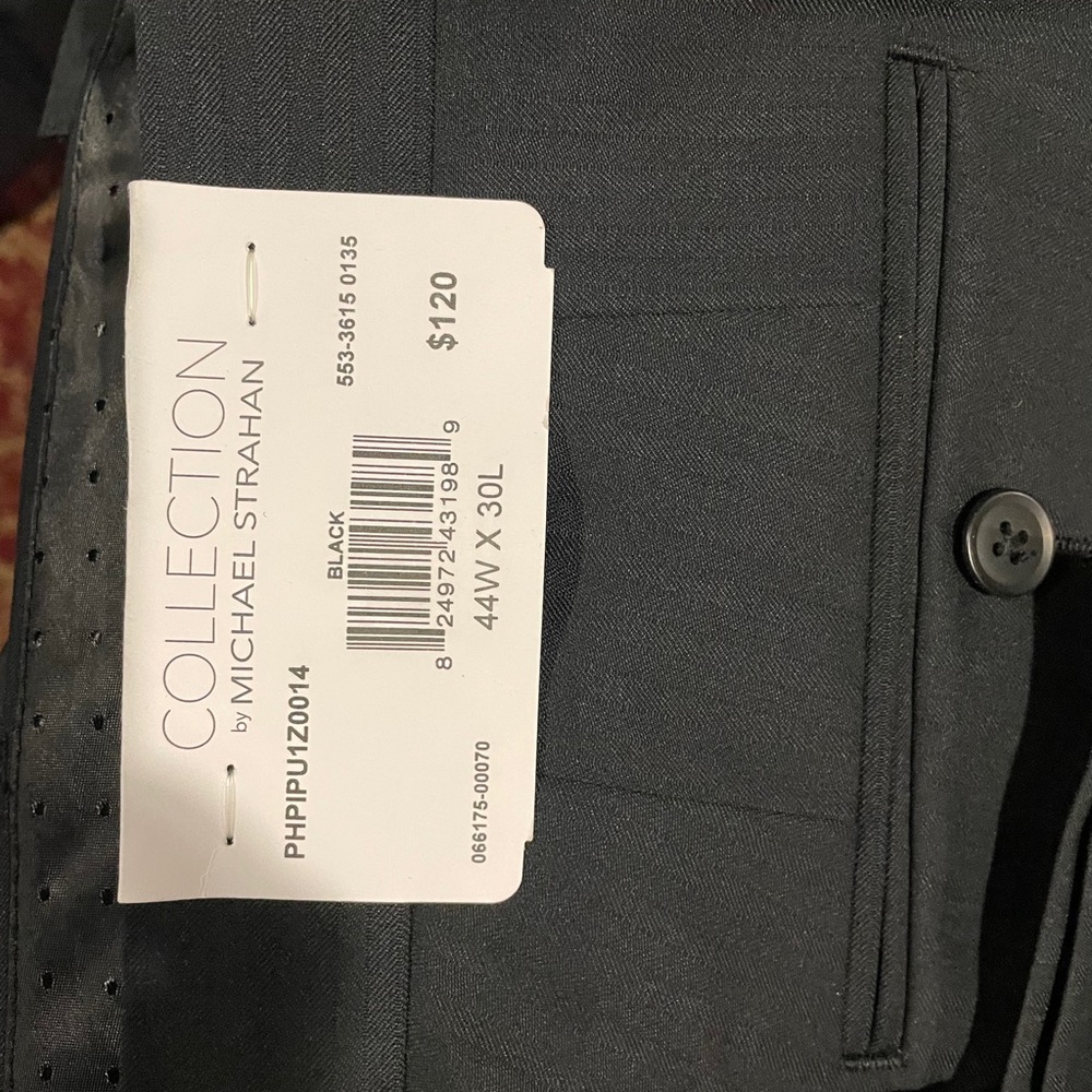 Michael Strahan suit